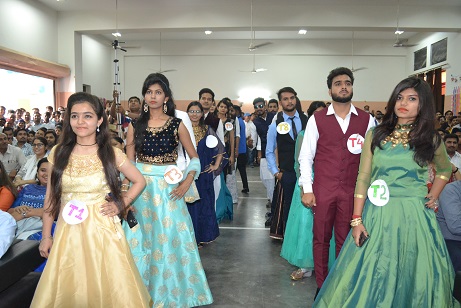 एम वी एन विश्वविद्यालय के तत्वाधान में एम वी एन स्कूल के सभागार कक्ष में विश्वविद्यालय द्वारा अंतिम वर्ष के छात्र/छात्राओं के लिए विदाई समारोह का सफलतापूर्वक आयोजन किया गया