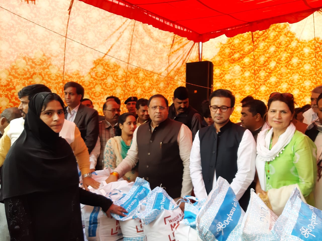 उद्योग मंत्री विपुल गोयल ने अपने कार्यालय पर किया 700 विधवा महिलाओं को 1 महीने का राशन वितरित
