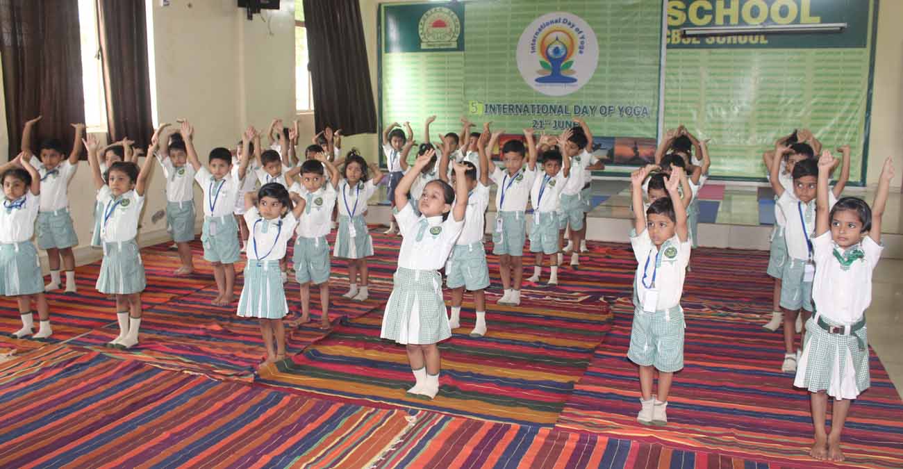 जयपुरियार विद्यालय ने मनाया योग दिवस