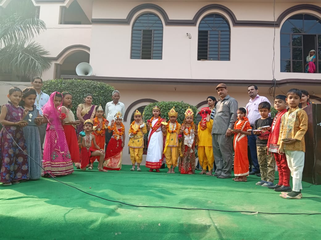 दा न्यू ऐज सी॰ से॰ स्कूल-रोनीजा, पलवल के प्रांगण में दीपावली पर्व के उपलक्षय में कार्यक्रम आयोजित किया गया