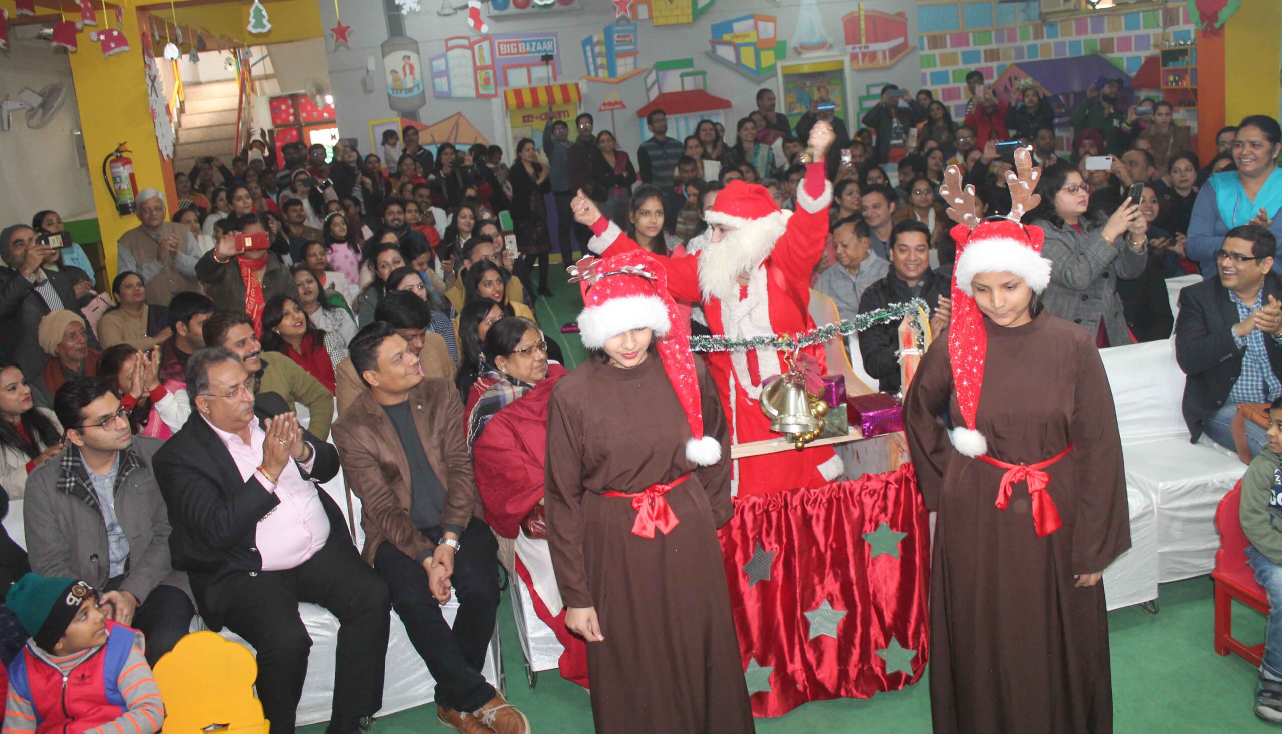 शेमरॉक बड्स स्कूल सेक्टर-37 में  क्रिसमस पर्व धूमधाम से मनाया गया