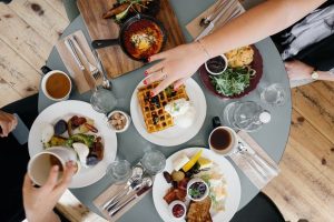 gathering-restaurant-dish-meal-food-breakfast-4389-pxhere.com-min