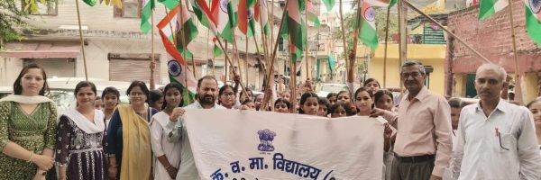 राजकीय कन्या वरिष्ठ माध्यमिक विद्यालय सीही में तिरंगा यात्रा निकाली गई