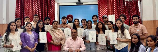 डीएवी शताब्दी महाविद्यालय में एडवांस्ड एक्सेल और टैली ऐड-ऑन कोर्स के प्रमाणपत्र वितरण