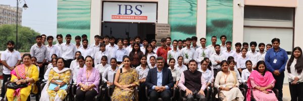 बीबीए और बीबीए कैम के अंतिम वर्ष के छात्रों के लिए ज्ञान साझाकरण कार्यक्रम