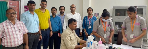 डीएवी सेंटेनरी कॉलेज में निःशुल्क स्वास्थ्य जांच शिविर और एचआईवी/एड्स जागरूकता व्याख्यान